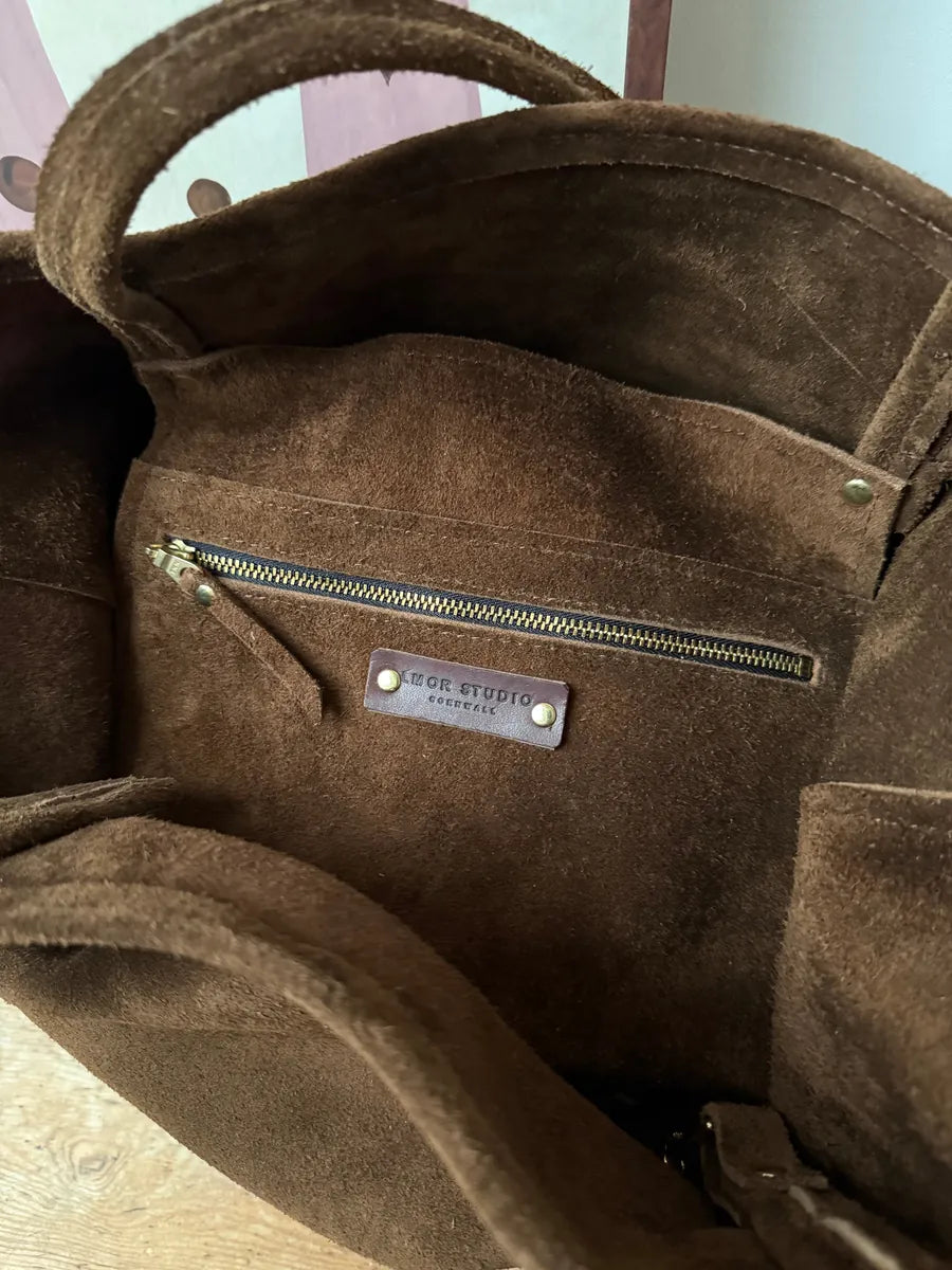 Mia Tote Bag in tobacco leather, handmade in Cornwall by LMOR Studio, close-up detail view